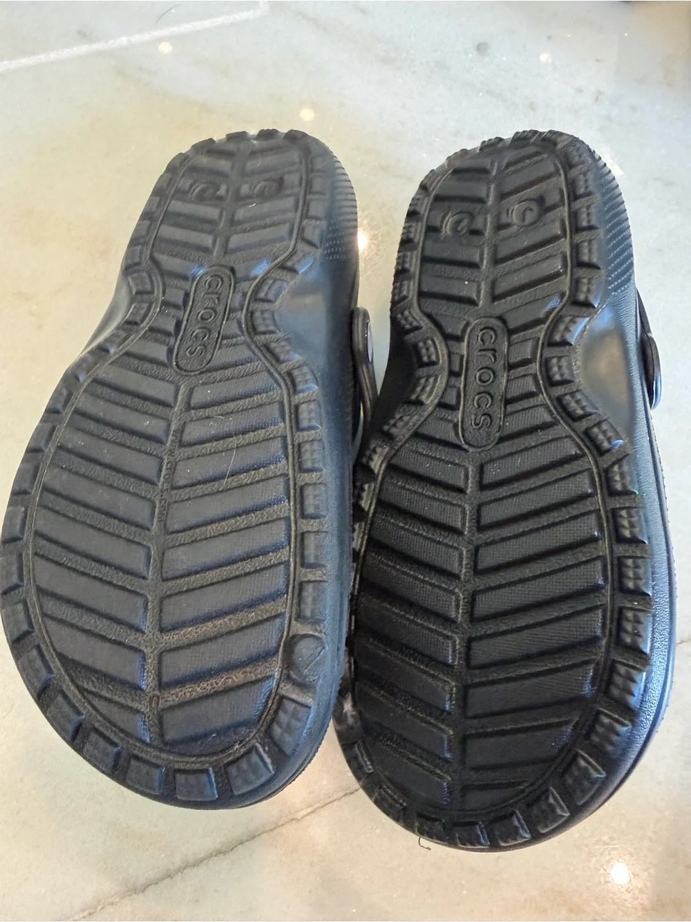 CROCS Kids Black Fleece-Lined Clogs